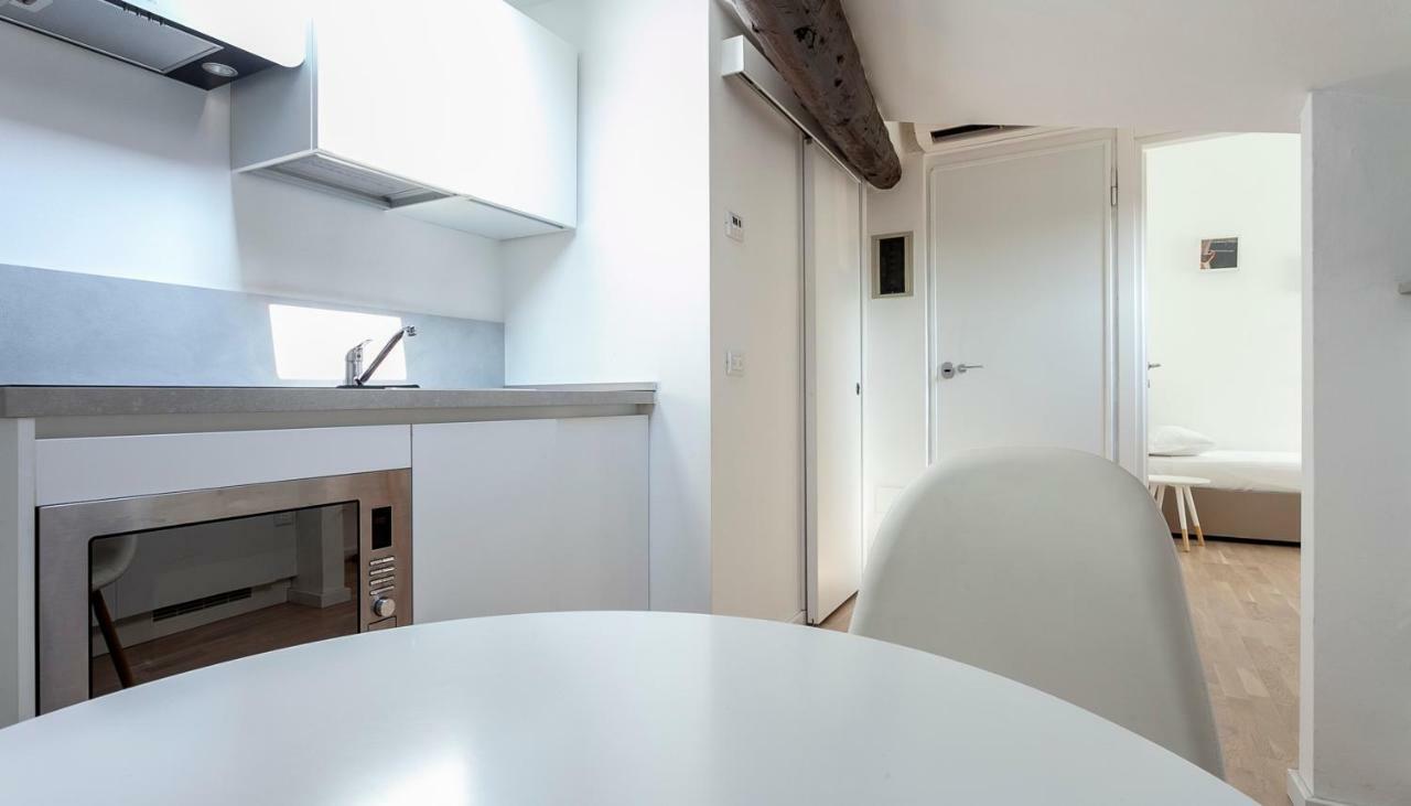 Italianway-Volta Apartment Milan Bagian luar foto