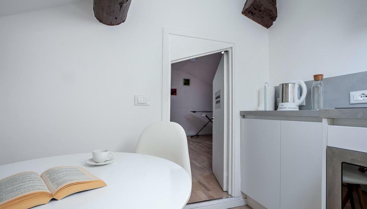Italianway-Volta Apartment Milan Bagian luar foto