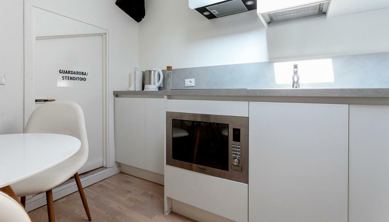 Italianway-Volta Apartment Milan Bagian luar foto