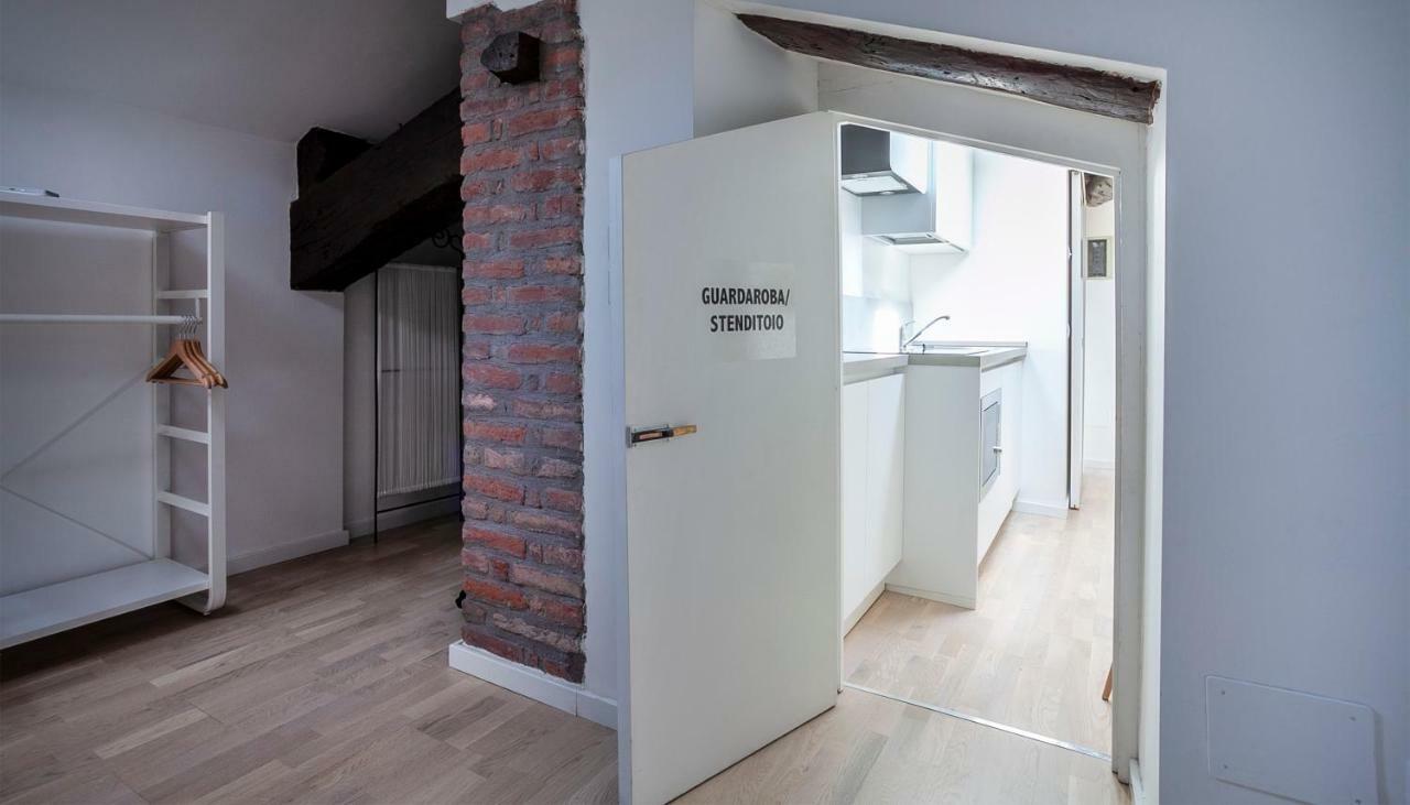 Italianway-Volta Apartment Milan Bagian luar foto