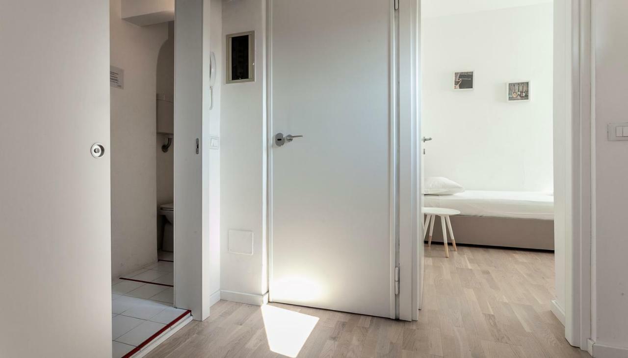 Italianway-Volta Apartment Milan Bagian luar foto