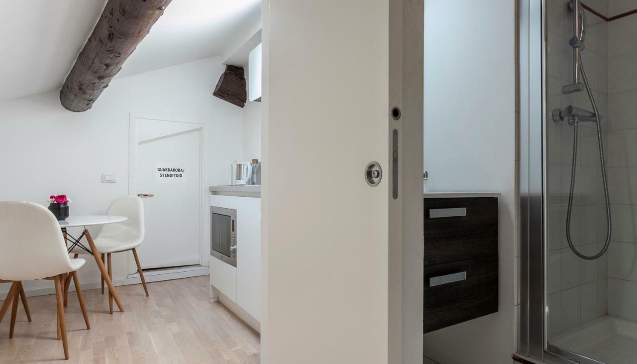 Italianway-Volta Apartment Milan Bagian luar foto